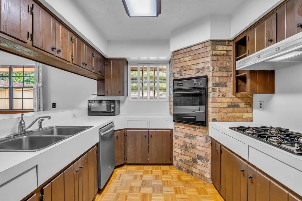 3403 Nottingham Street Pearland, TX 77581