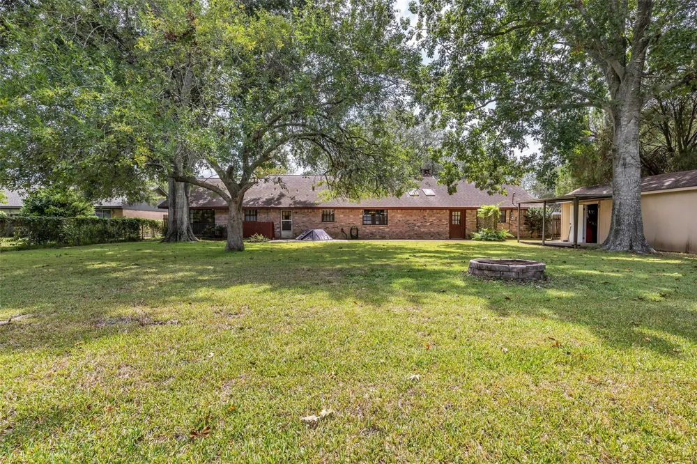 3403 Nottingham Street Pearland, TX 77581