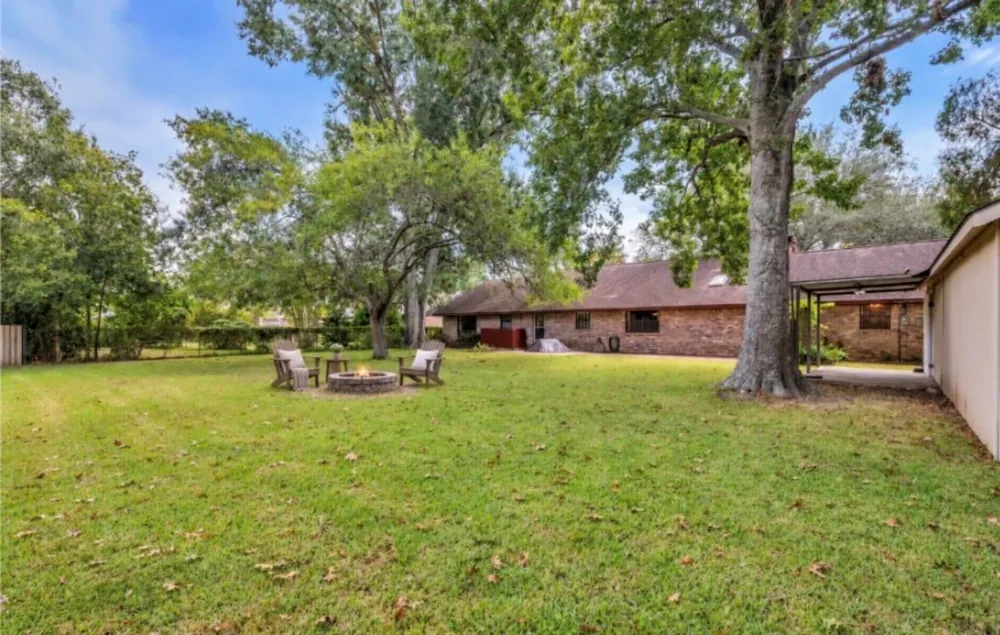 3403 Nottingham Street Pearland, TX 77581
