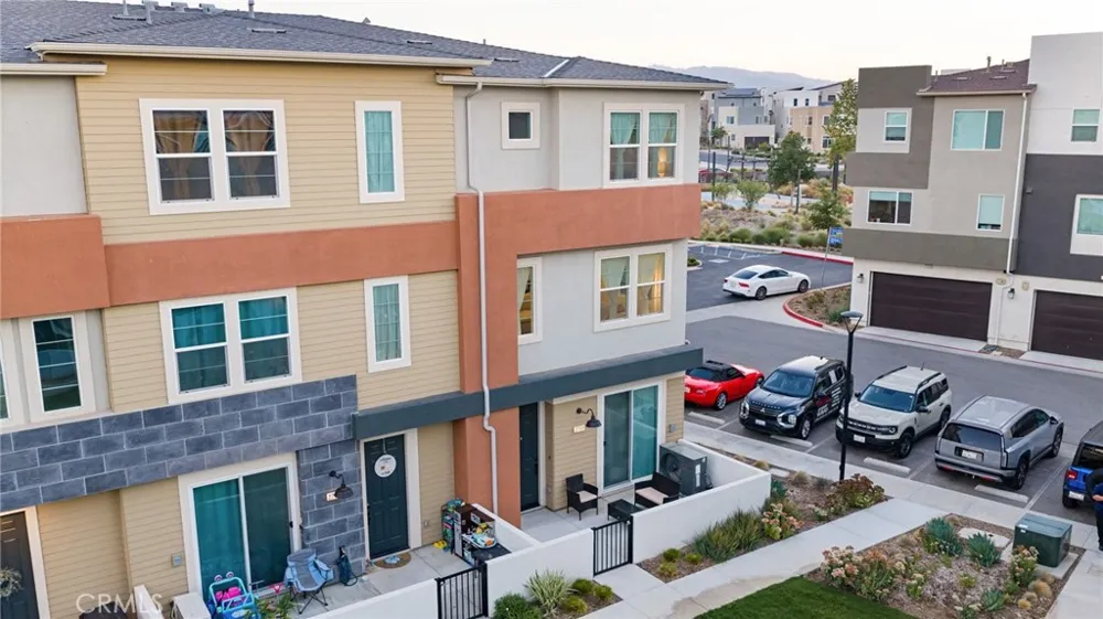 27131 Observation Court Valencia, CA 91381