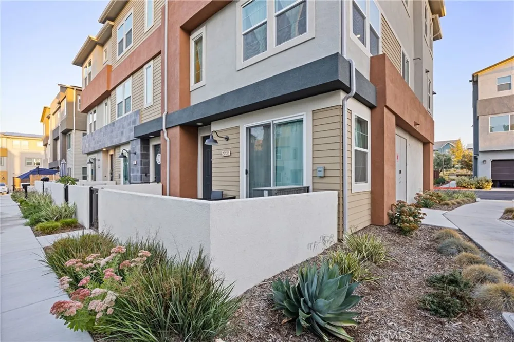 27131 Observation Court Valencia, CA 91381
