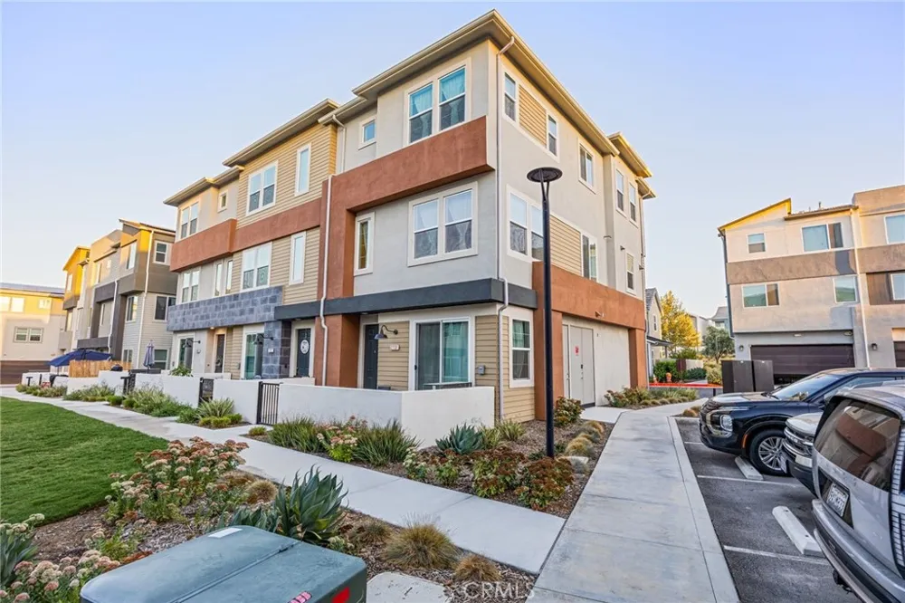 27131 Observation Court Valencia, CA 91381