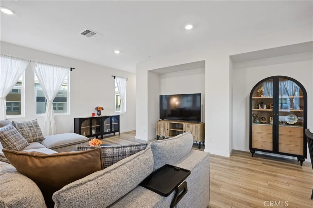 27131 Observation Court Valencia, CA 91381