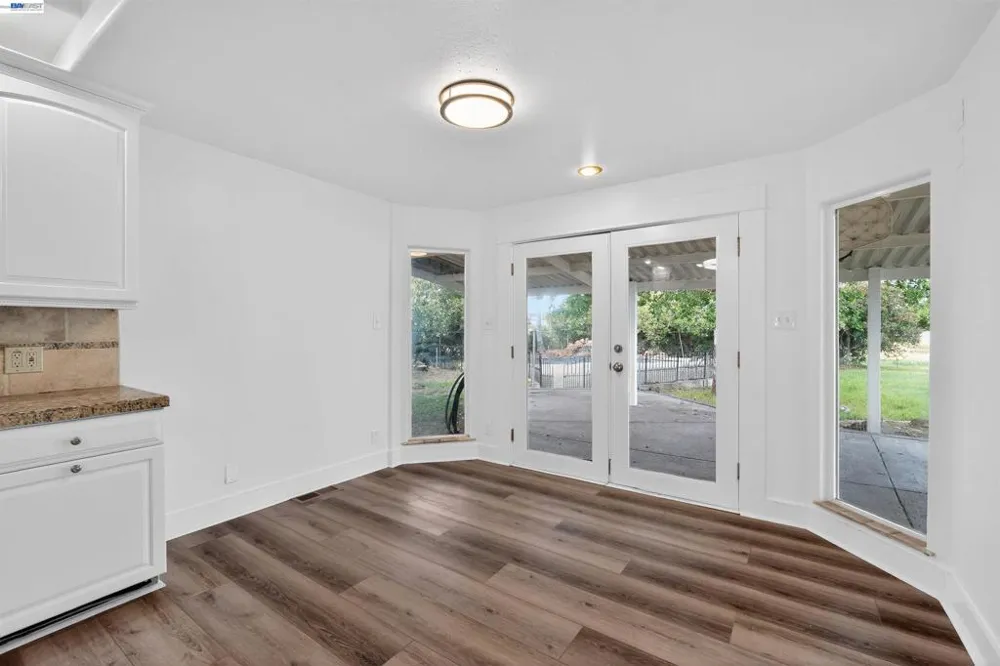 3015 Point Pleasant Rd Elk Grove, CA 95757