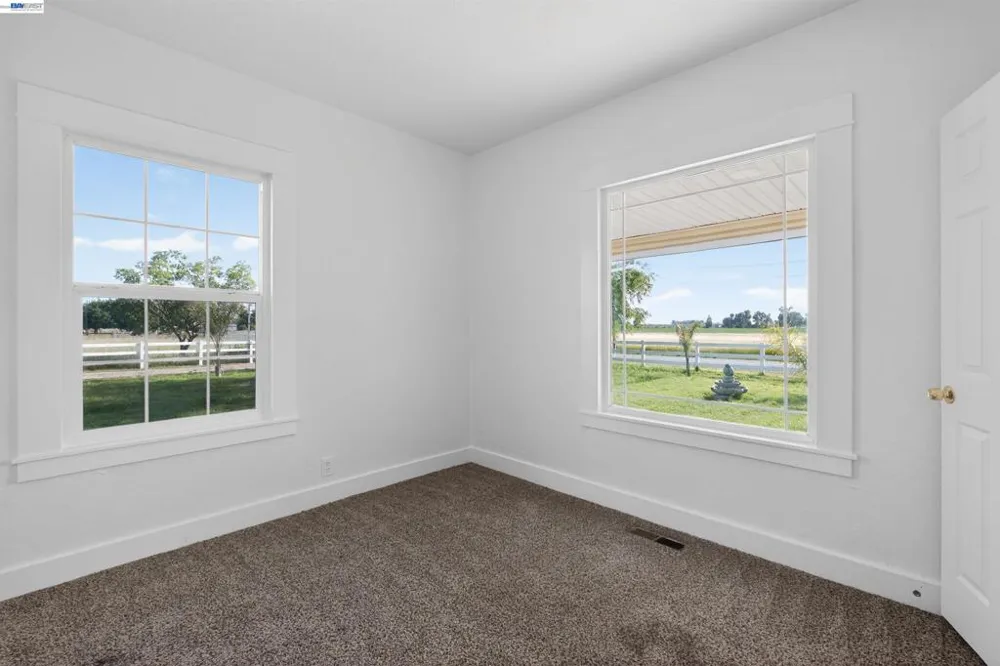 3015 Point Pleasant Rd Elk Grove, CA 95757