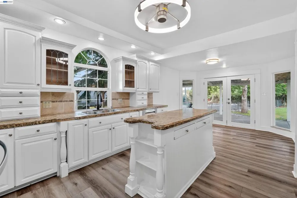 3015 Point Pleasant Rd Elk Grove, CA 95757