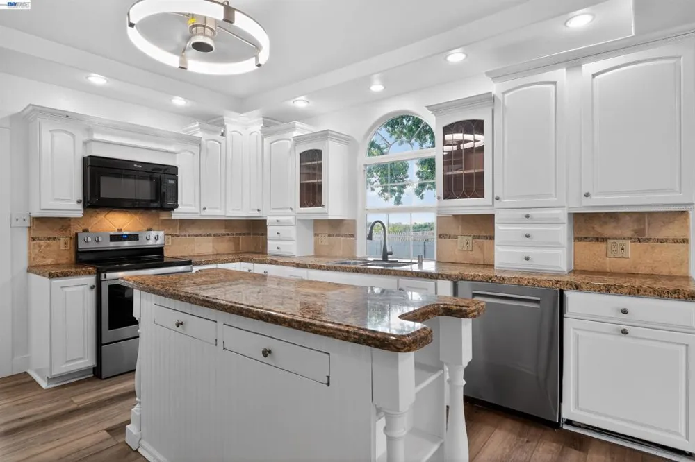 3015 Point Pleasant Rd Elk Grove, CA 95757