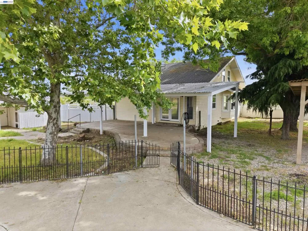 3015 Point Pleasant Rd Elk Grove, CA 95757