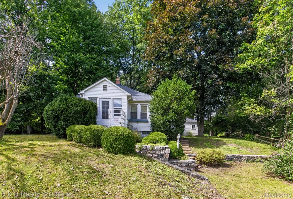 3625 N Lapeer Road Mayfield Township, MI 48446