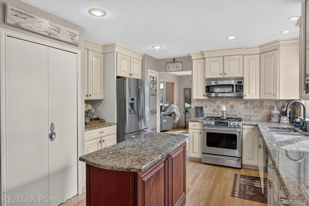 7996 Kearney Road Northfield Township, MI 48189