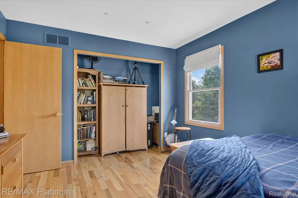 7996 Kearney Road Northfield Township, MI 48189