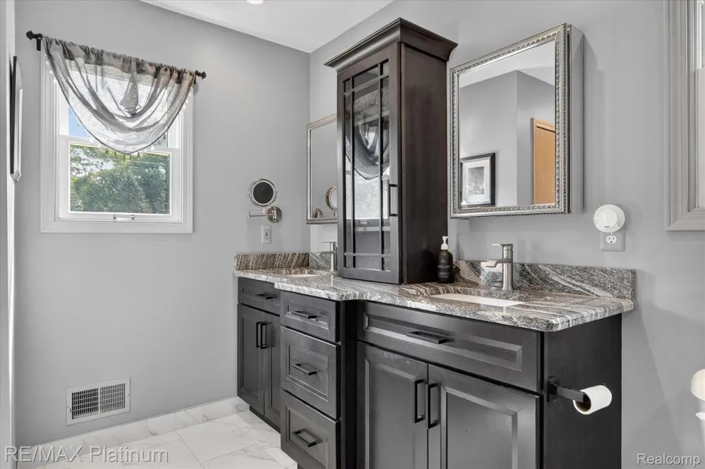 7996 Kearney Road Northfield Township, MI 48189
