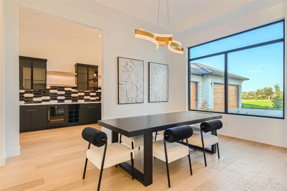 8701 Rollins Drive Austin, TX 78738