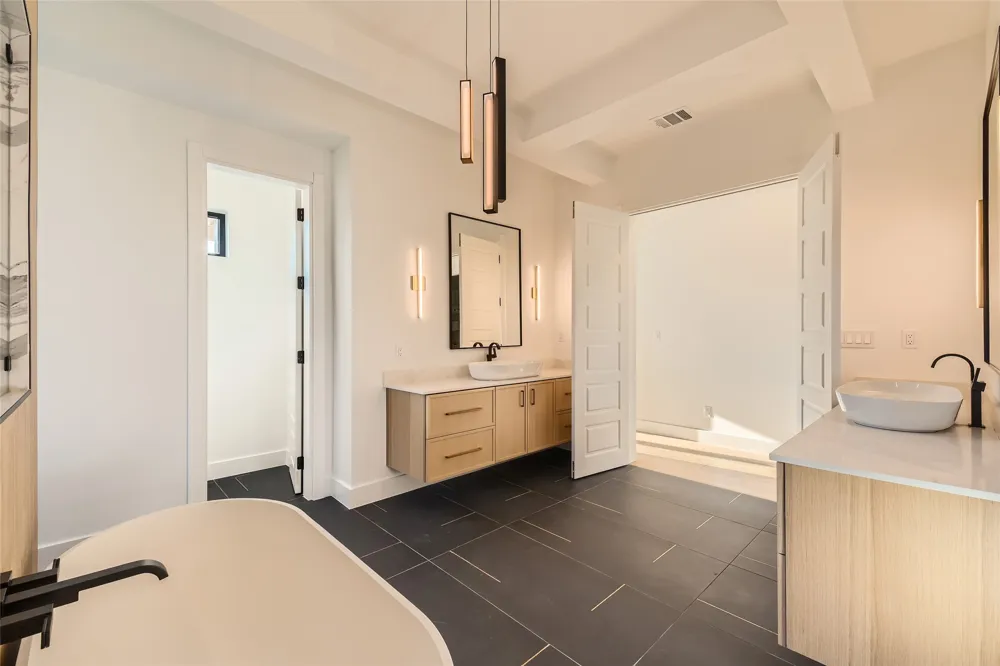 8701 Rollins Drive Austin, TX 78738