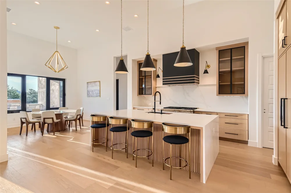 8701 Rollins Drive Austin, TX 78738