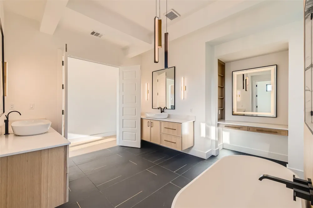 8701 Rollins Drive Austin, TX 78738