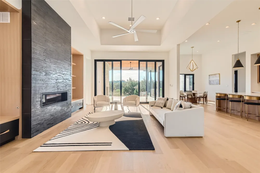 8701 Rollins Drive Austin, TX 78738