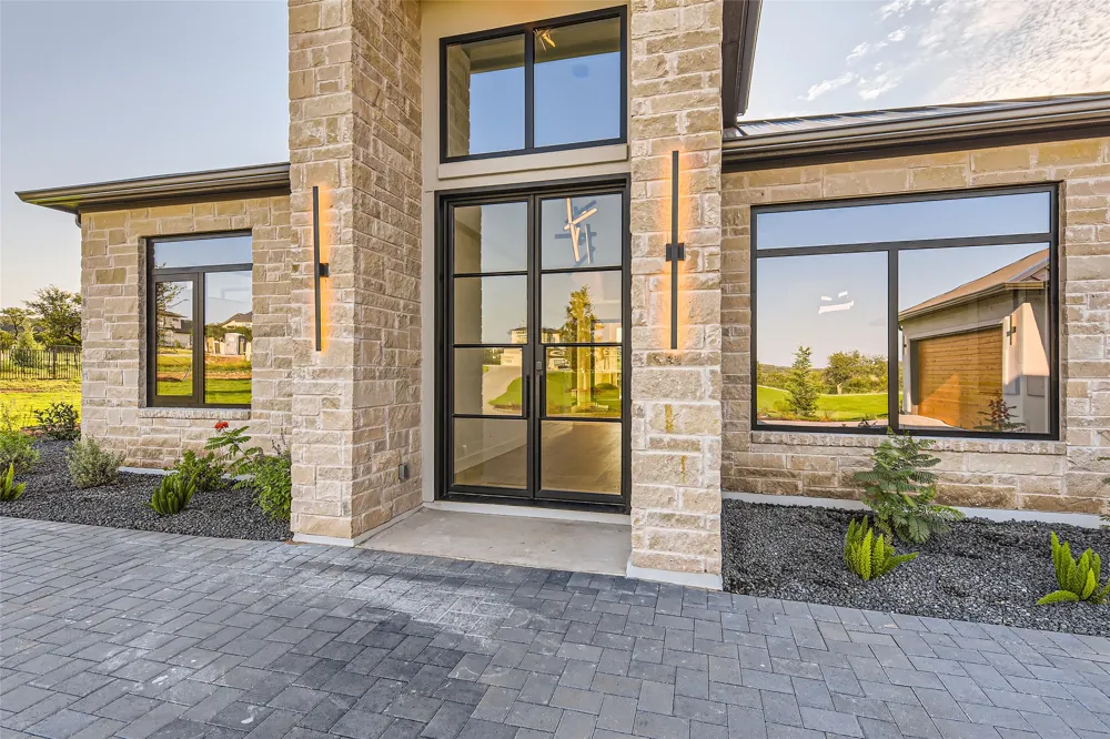 8701 Rollins Drive Austin, TX 78738