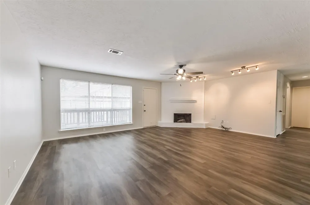 16606 Burlcreek Houston, TX 77084