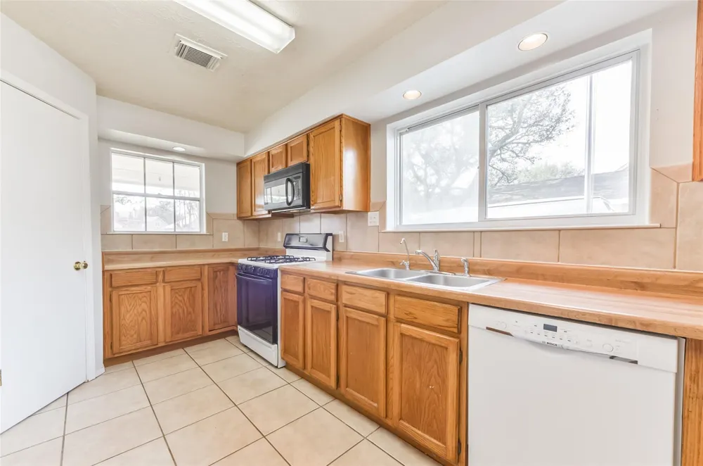 16606 Burlcreek Houston, TX 77084