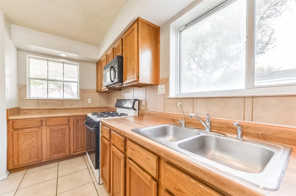 16606 Burlcreek Houston, TX 77084
