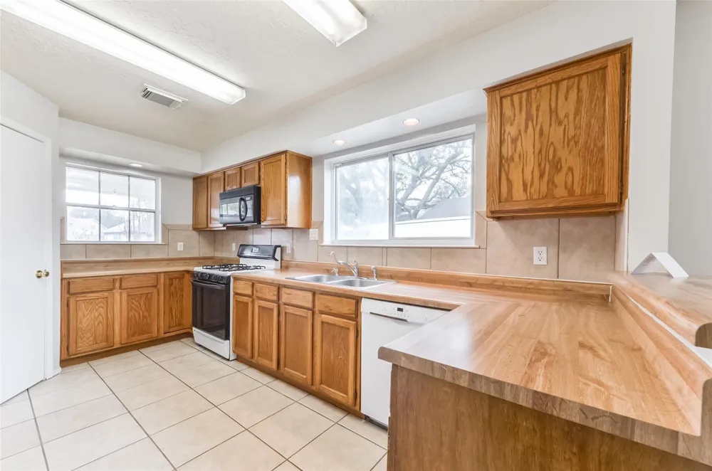 16606 Burlcreek Houston, TX 77084