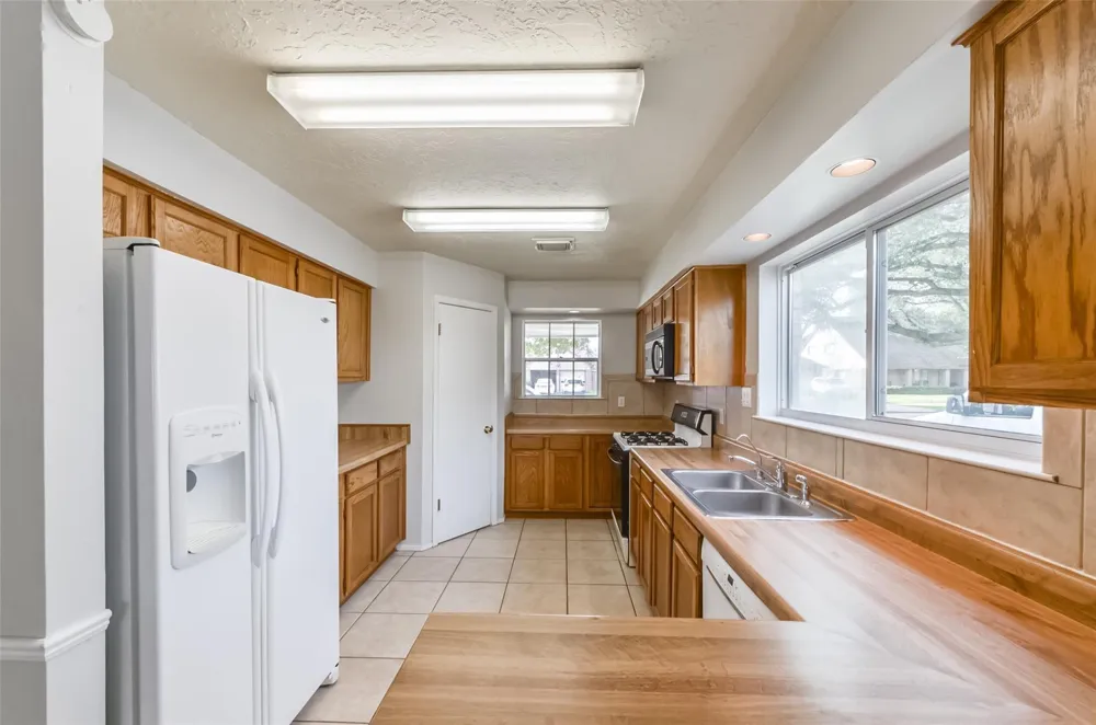 16606 Burlcreek Houston, TX 77084