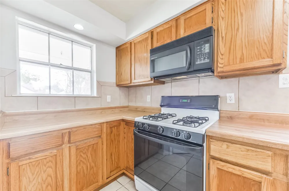 16606 Burlcreek Houston, TX 77084