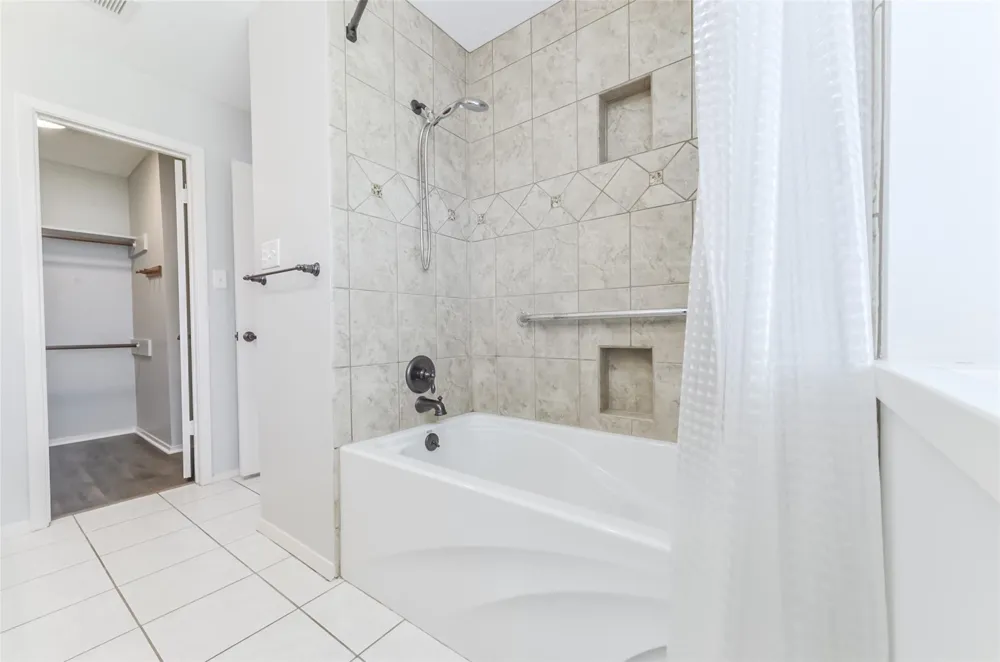 16606 Burlcreek Houston, TX 77084