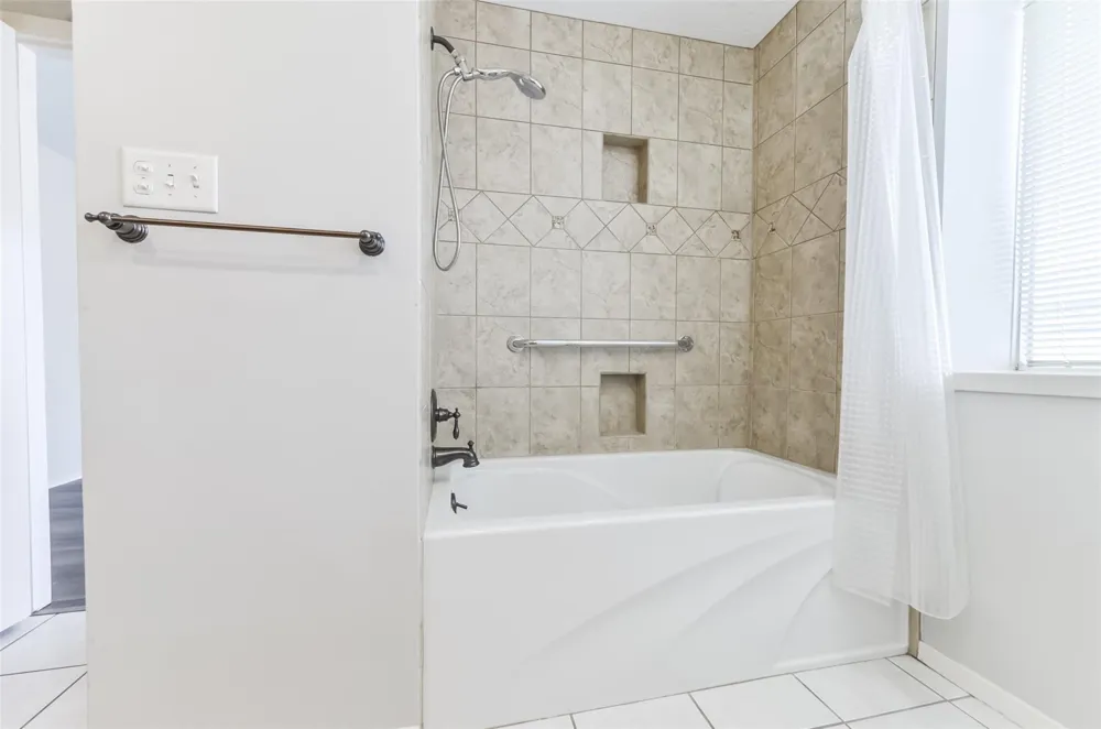 16606 Burlcreek Houston, TX 77084