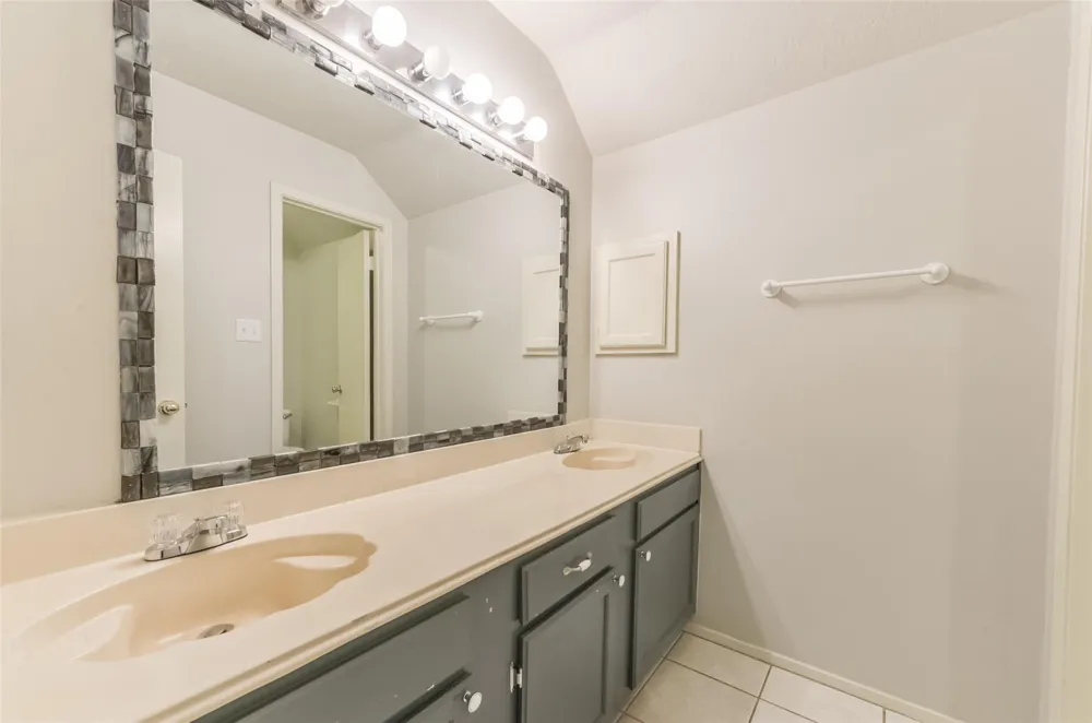 16606 Burlcreek Houston, TX 77084