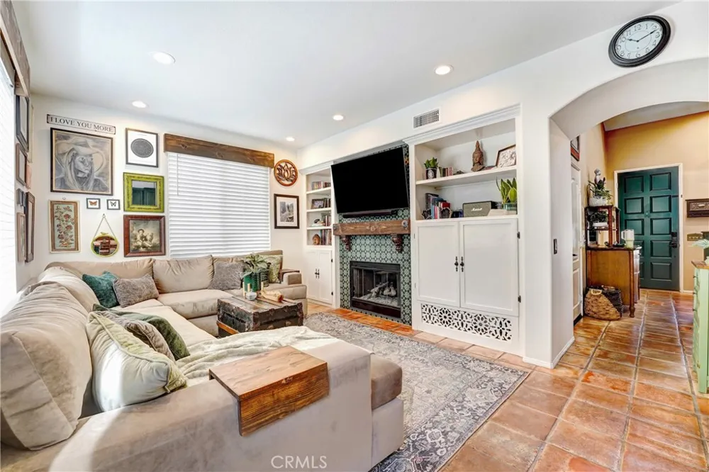 23312 Montecito Valencia, CA 91354