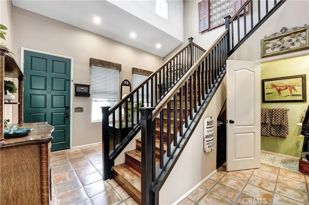 23312 Montecito Valencia, CA 91354