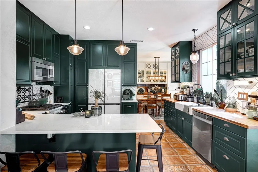 23312 Montecito Valencia, CA 91354
