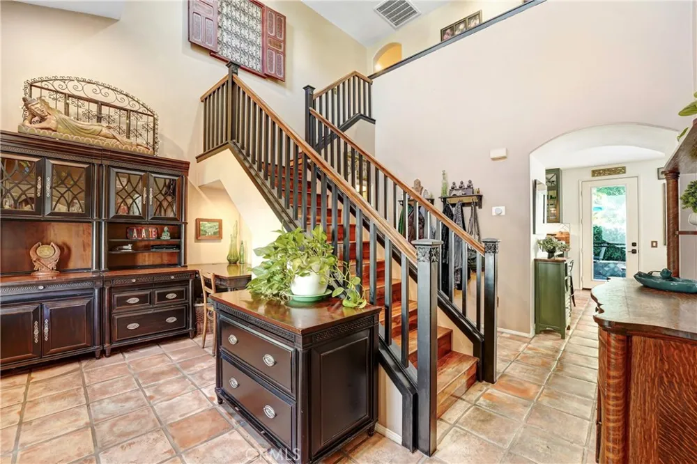 23312 Montecito Valencia, CA 91354