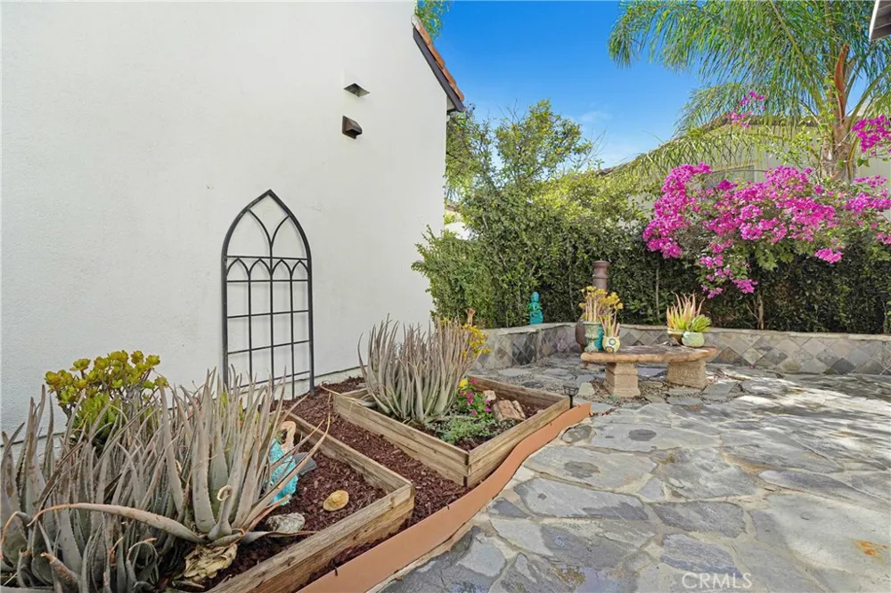 23312 Montecito Valencia, CA 91354
