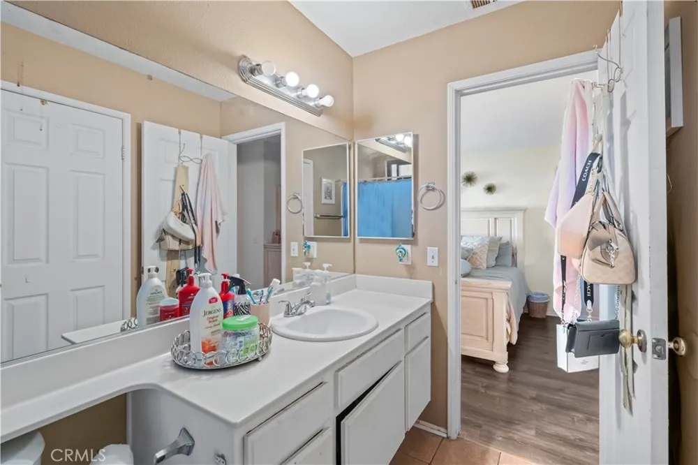 37909 Smoke Tree Palmdale, CA 93552