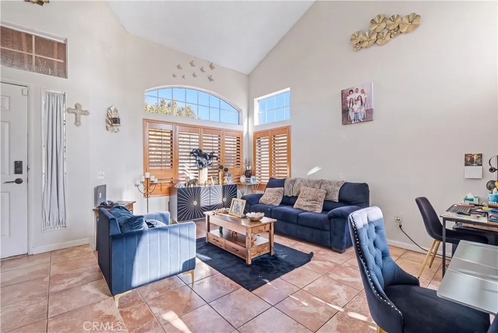 37909 Smoke Tree Palmdale, CA 93552