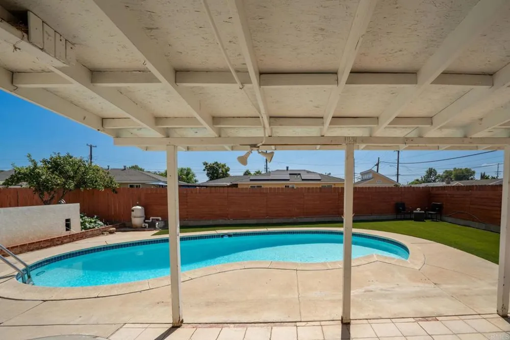 2009 Paddy Place Escondido, CA 92027