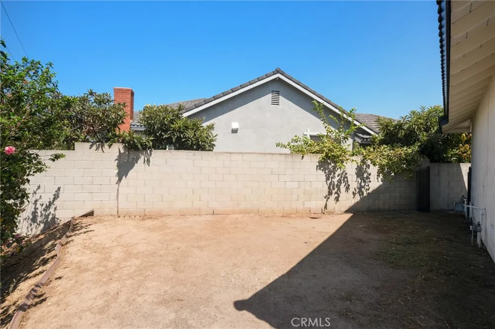 1233 244th Harbor City, CA 90710