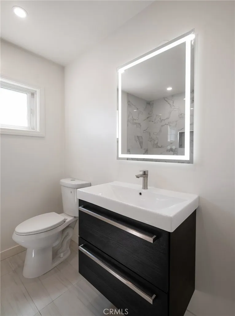 1233 244th Harbor City, CA 90710