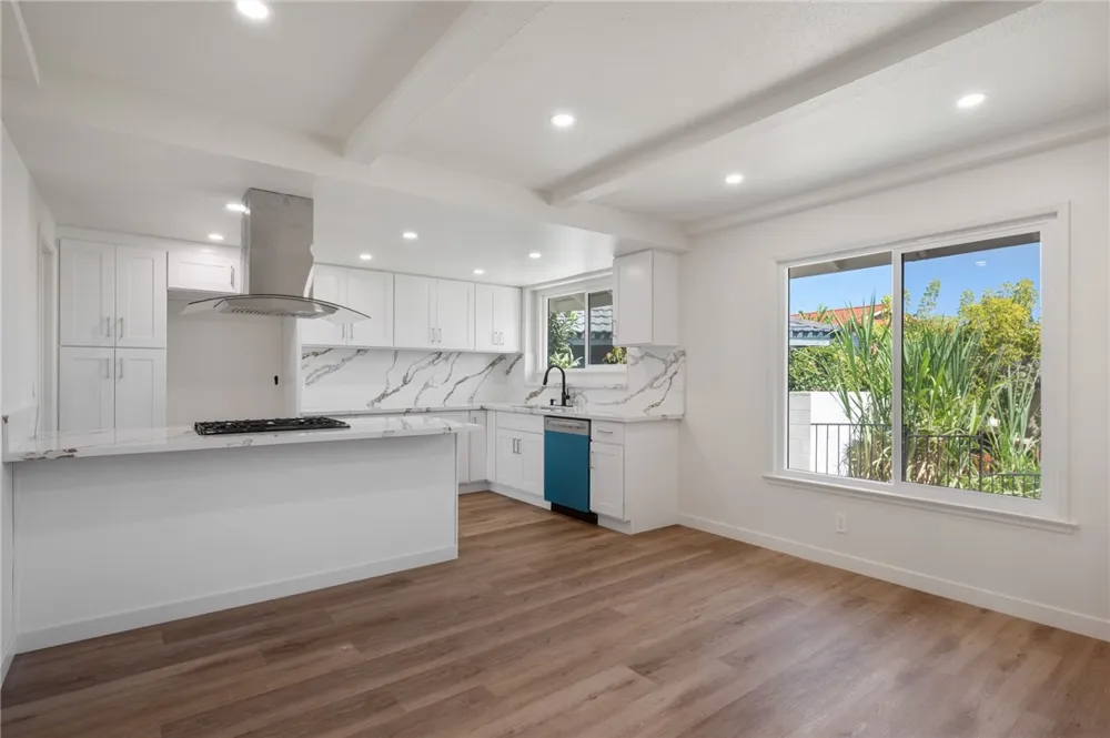 1233 244th Harbor City, CA 90710