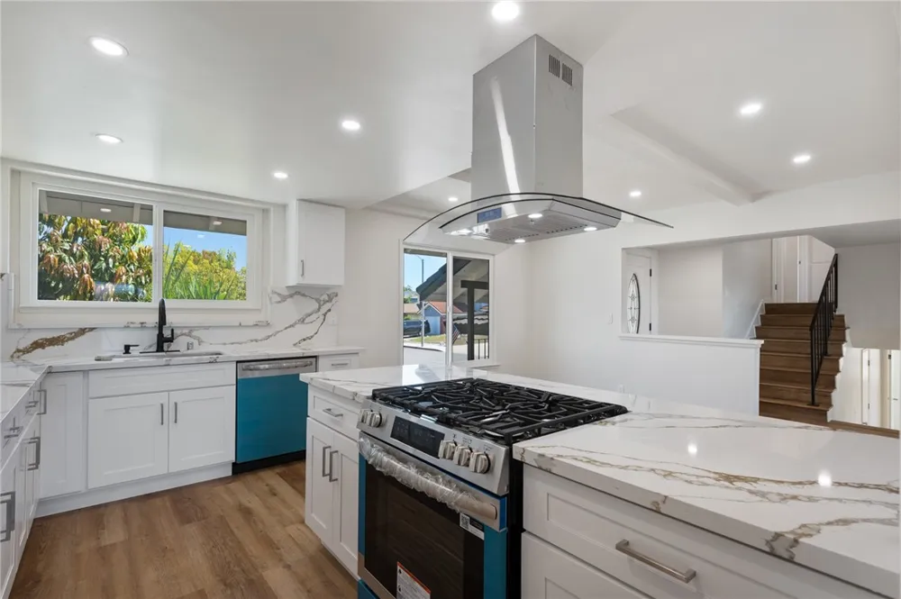 1233 244th Harbor City, CA 90710