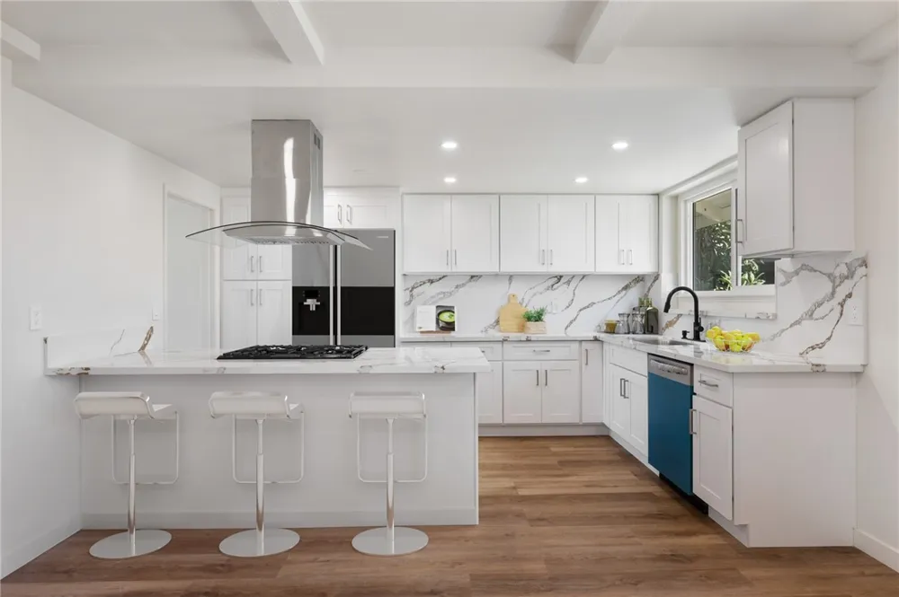 1233 244th Harbor City, CA 90710