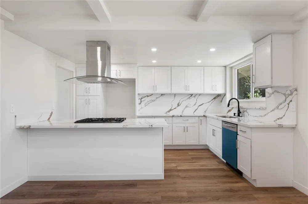 1233 244th Harbor City, CA 90710