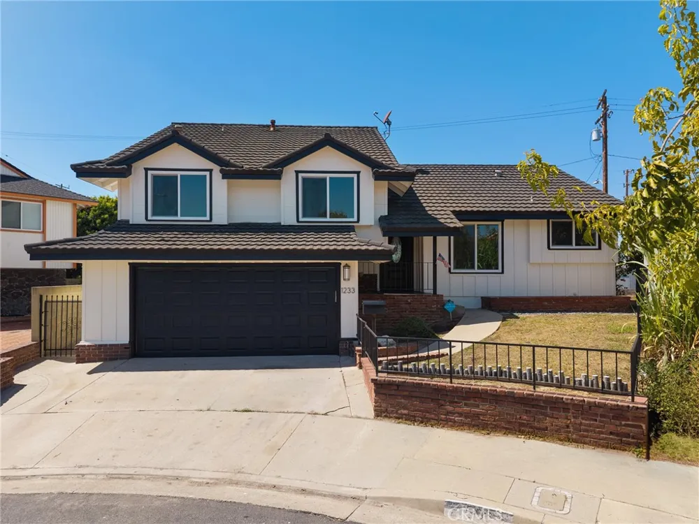 1233 244th Harbor City, CA 90710