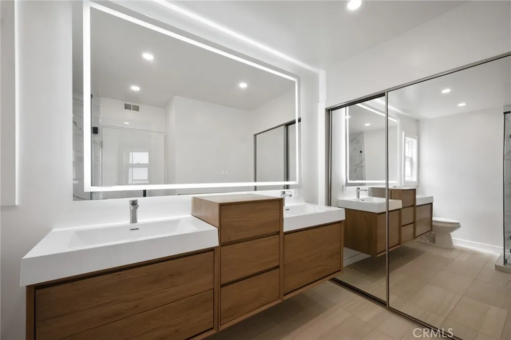 1233 244th Harbor City, CA 90710