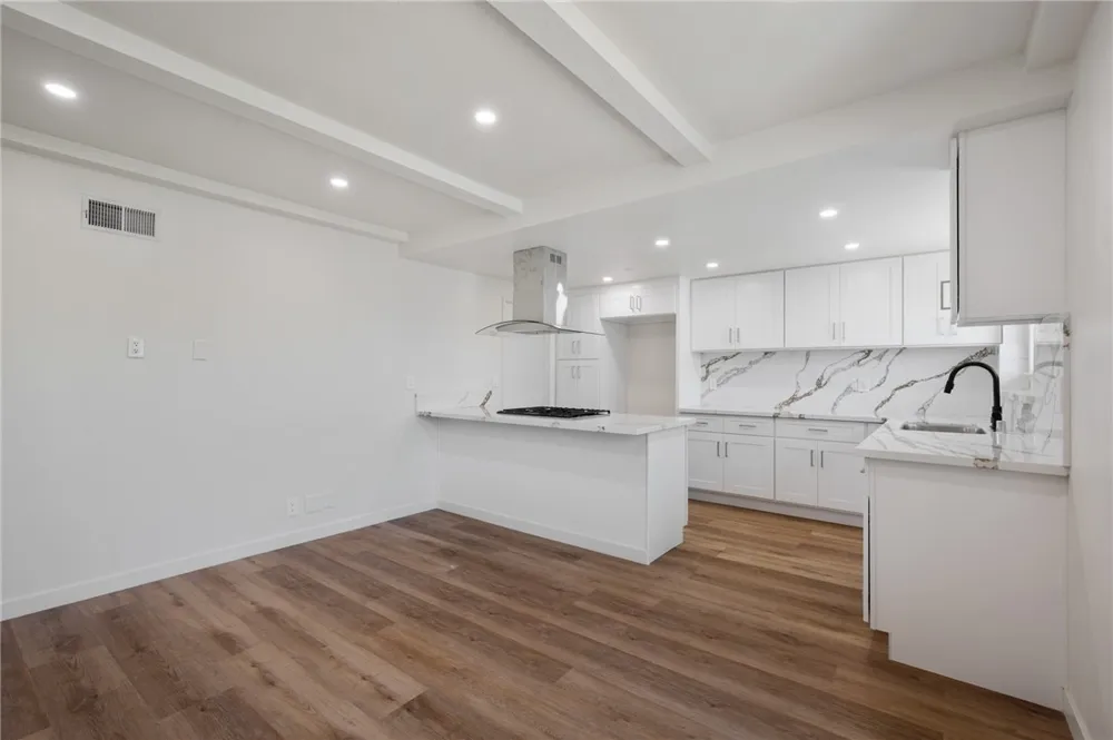 1233 244th Harbor City, CA 90710
