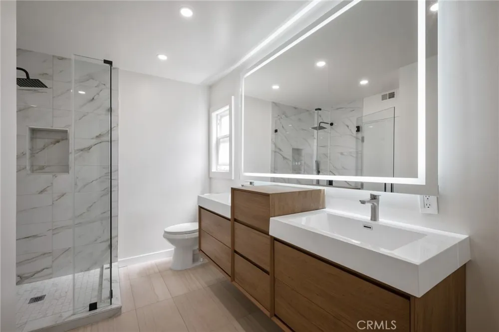 1233 244th Harbor City, CA 90710