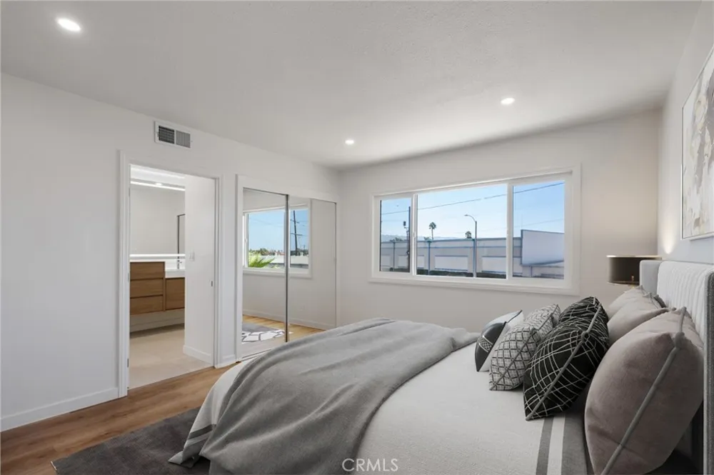1233 244th Harbor City, CA 90710
